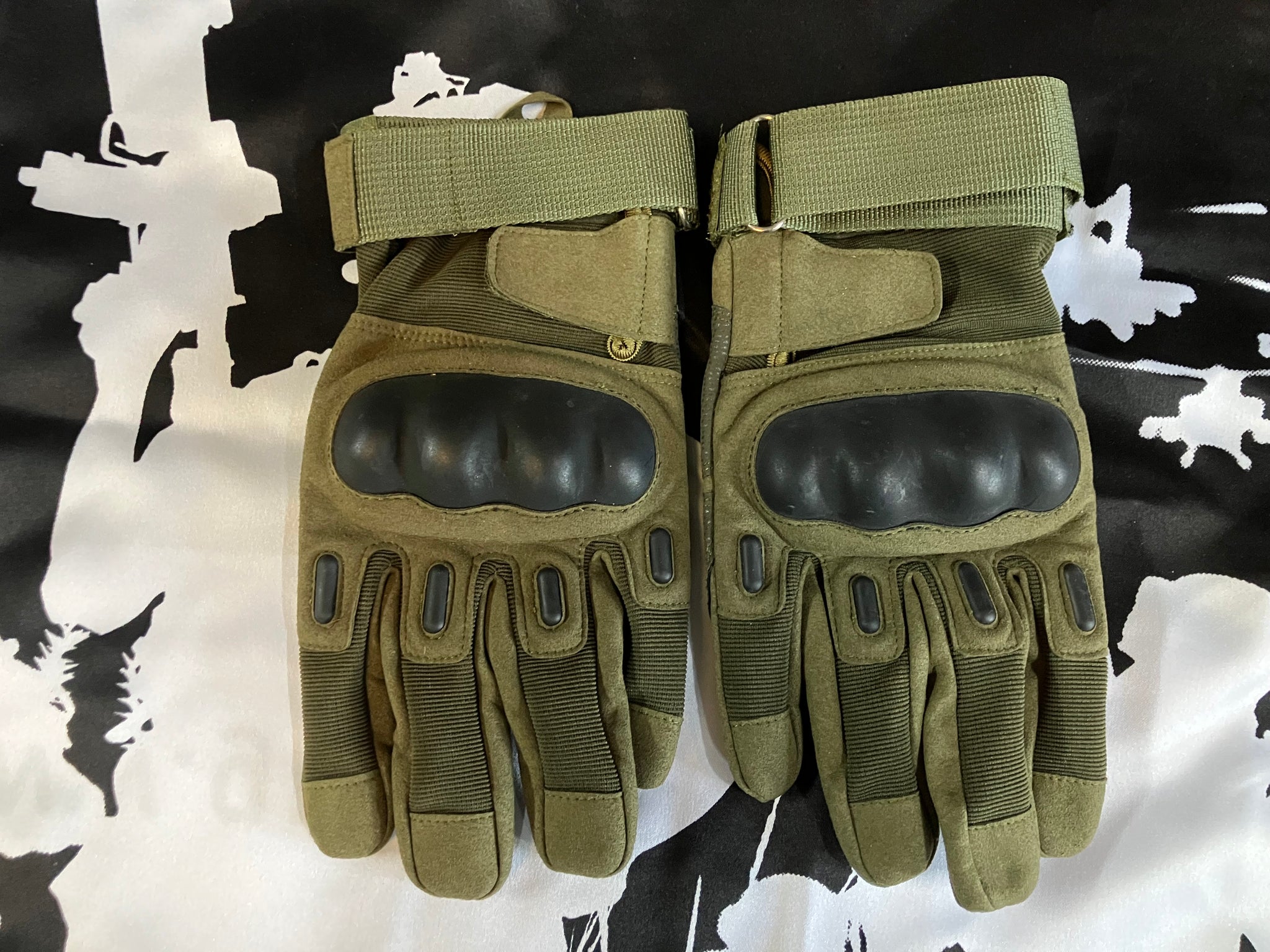 Pre-Loved Olive Armoured Gloves